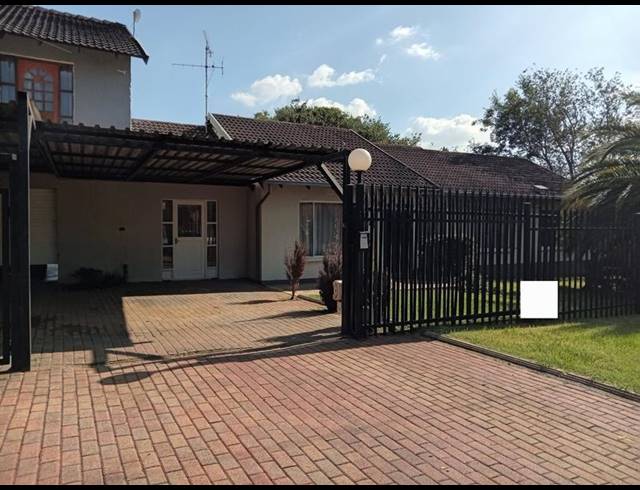 4 BEDROOM HOUSE FOR SALE IN GREENHILLS